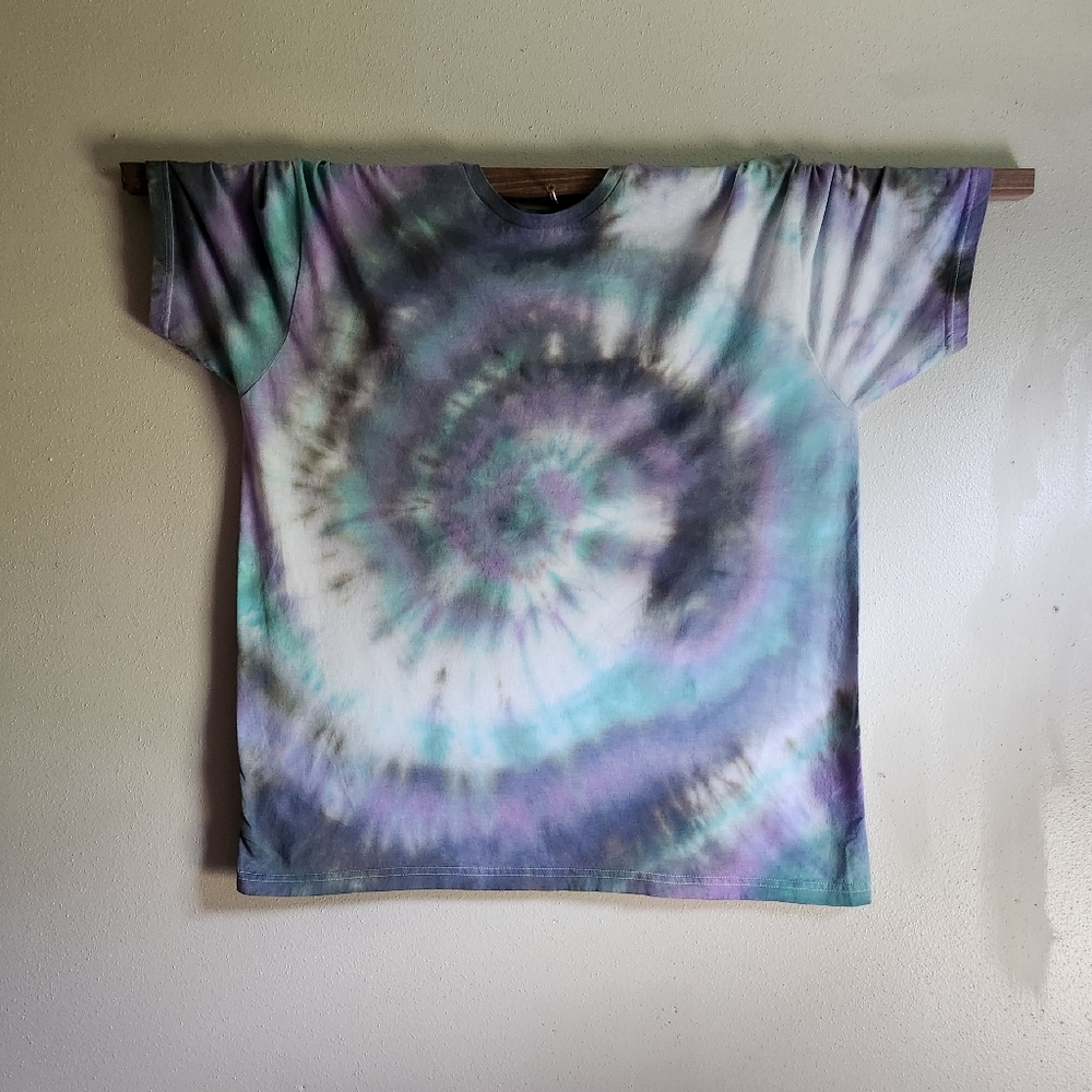 Singnature Feather In Purple Green Lightweight Cotton XL